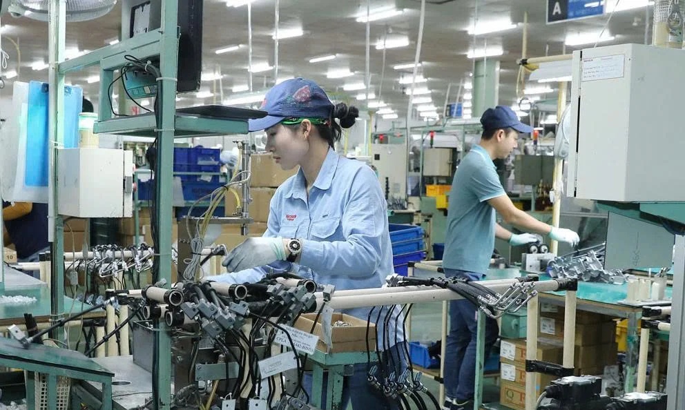 Cung ứng lao động tại miền Bắc để làm việc cho các khu công nghiệp