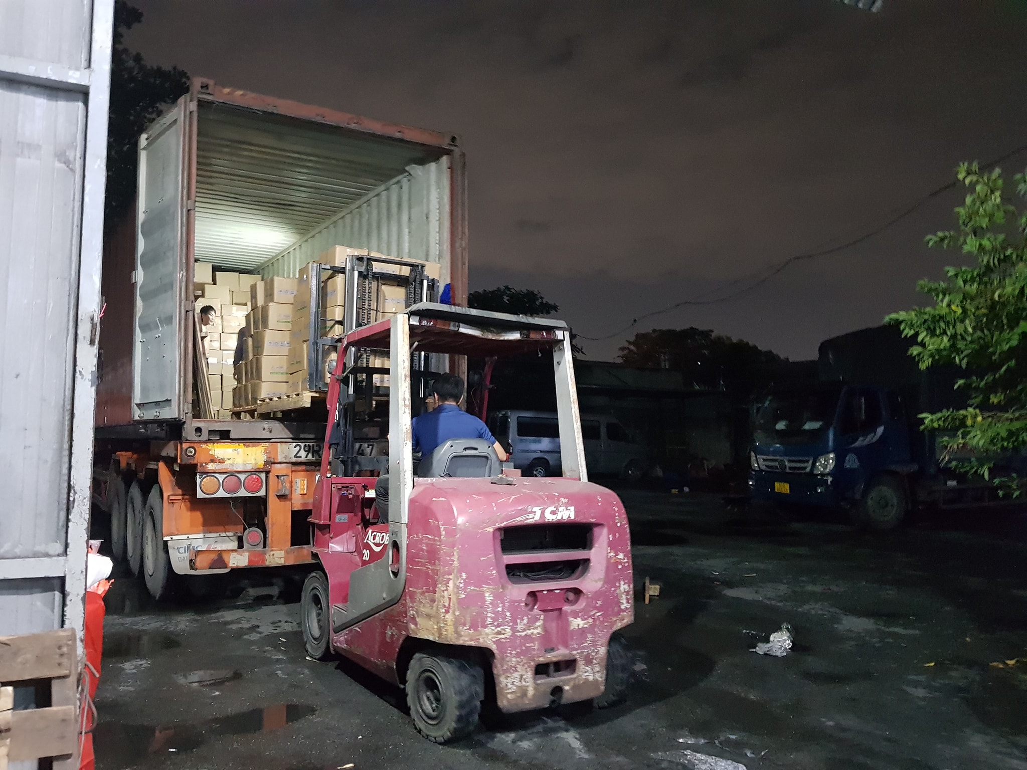 Hình Ảnh Bốc Xếp Hàng Hóa 247