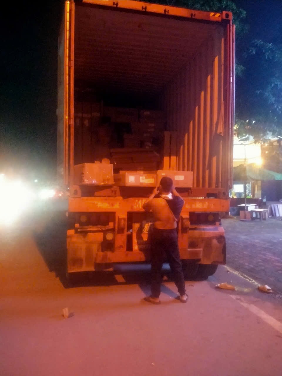 Hình ảnh bốc xếp hàng hóa 247