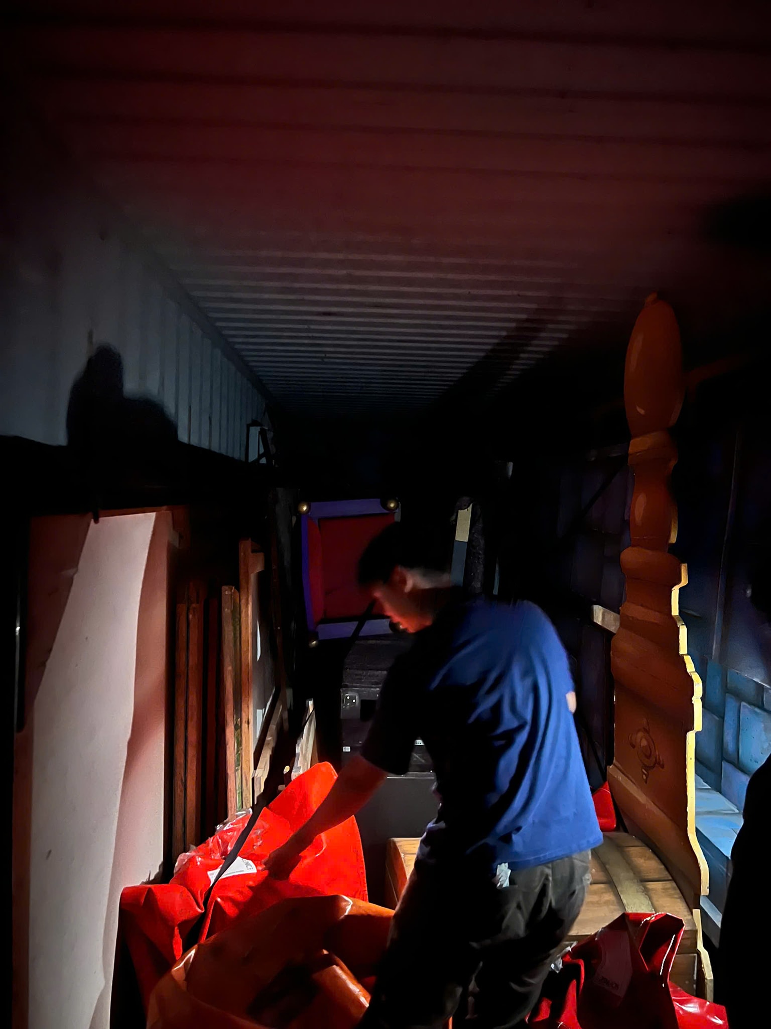 Hình ảnh bốc xếp hàng hóa 247