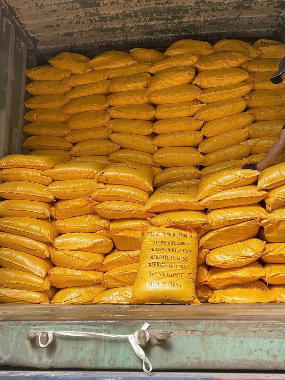 Hình ảnh bốc xếp hàng hóa 247