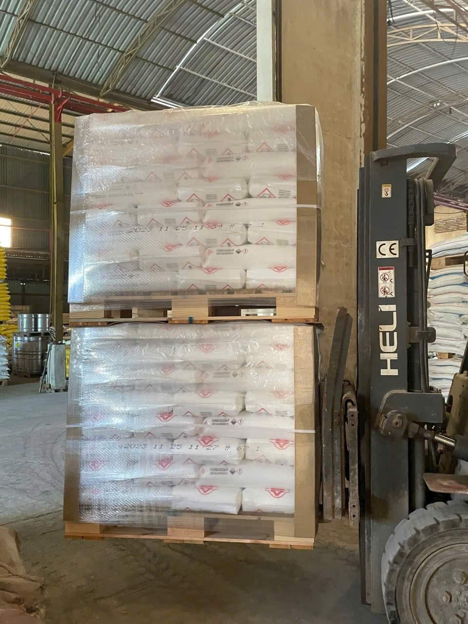 Hình ảnh bốc xếp hàng hóa 247