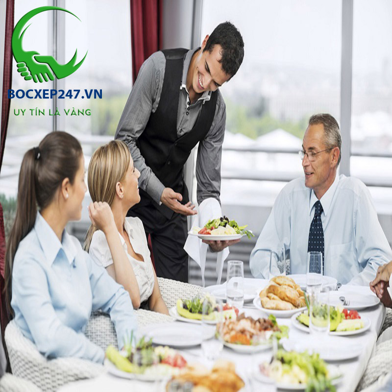 Cách phục vụ bàn cơ bản mà nhân viên nhà hàng cần có